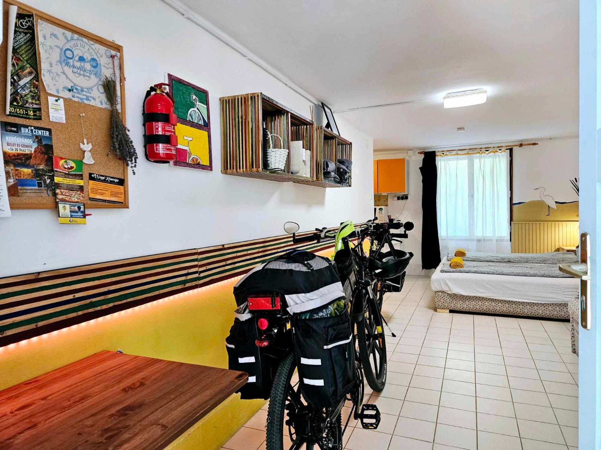 Apartment For Cyclists Ride In 발라톤알마디 외부 사진